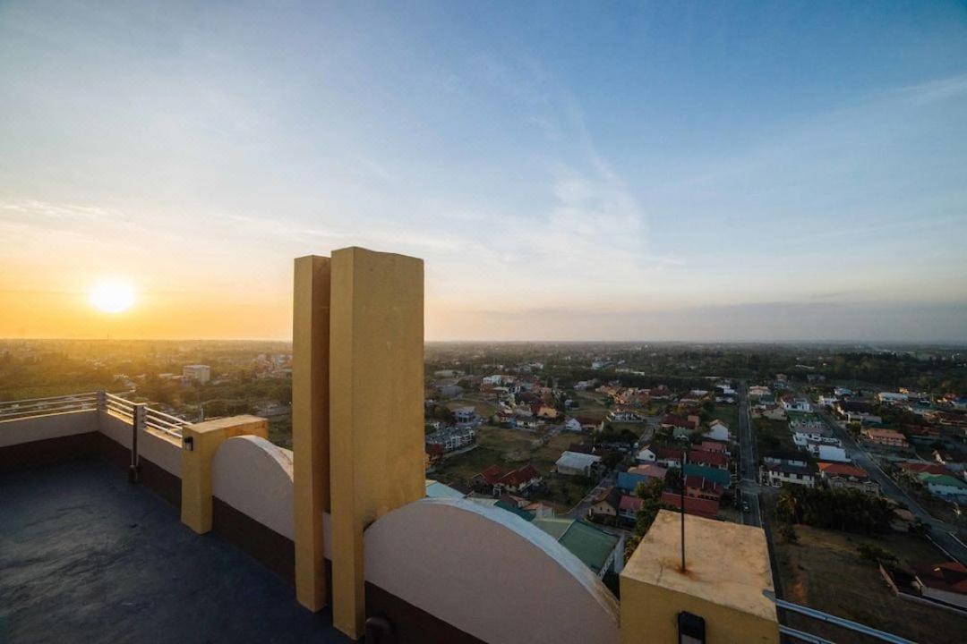 Cityland Tagaytay Taal Lake View City View Free Pool Parking Studios With Balcony Are City View Tagaytay City Exterior photo