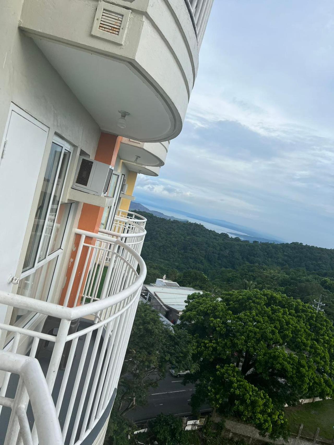 Cityland Tagaytay Taal Lake View City View Free Pool Parking Studios With Balcony Are City View Tagaytay City Exterior photo