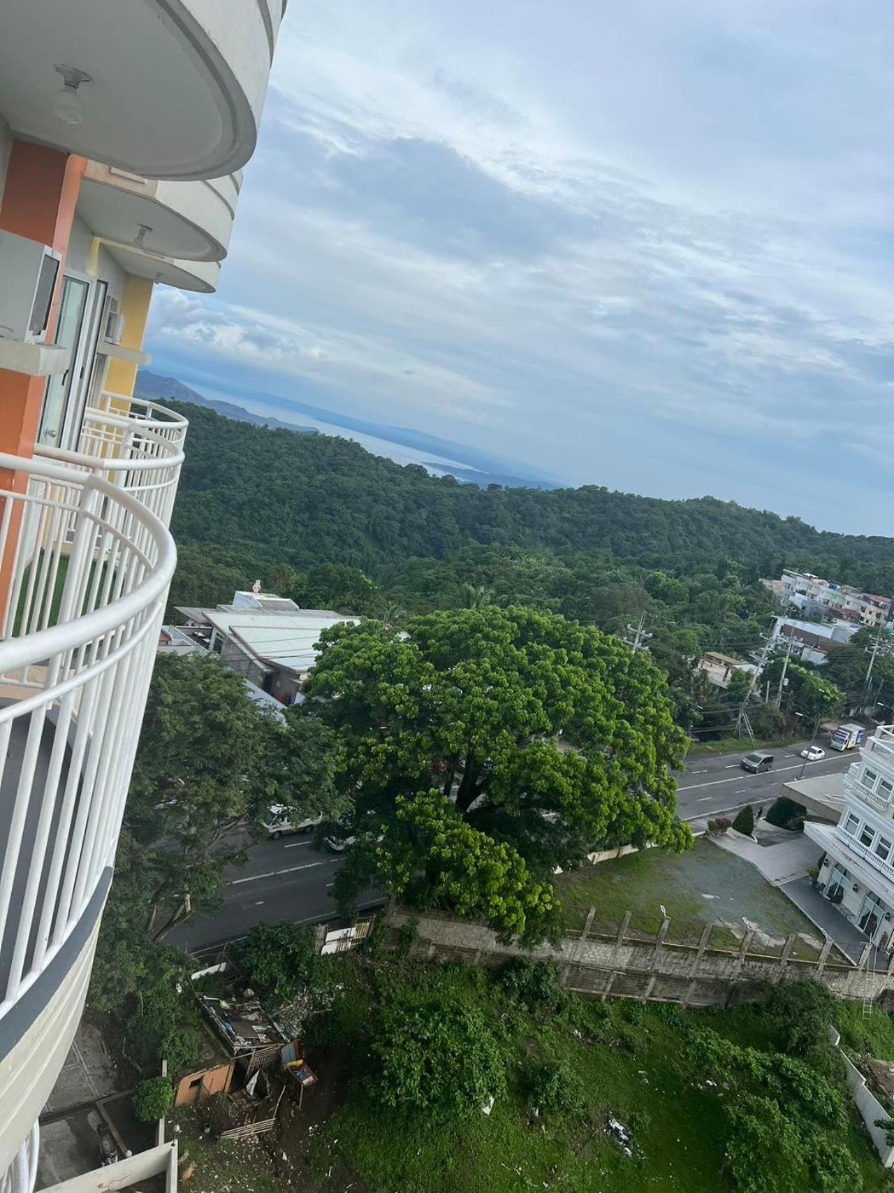 Cityland Tagaytay Taal Lake View City View Free Pool Parking Studios With Balcony Are City View Tagaytay City Exterior photo