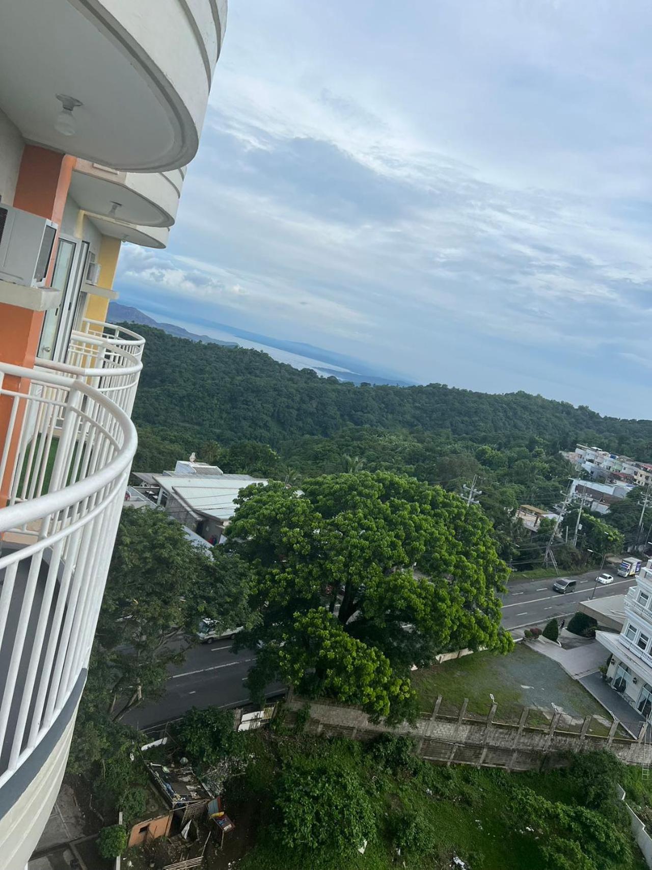 Cityland Tagaytay Taal Lake View City View Free Pool Parking Studios With Balcony Are City View Tagaytay City Exterior photo